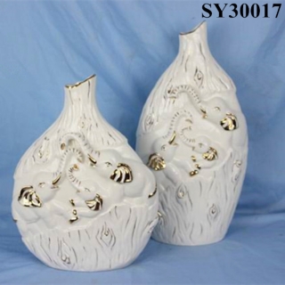 Trace design in gold home flower vase